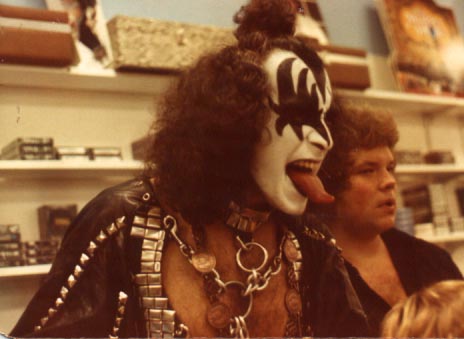 gene-tonguetapecity.jpg